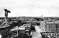 Вид на бывшую усадьбу Меринга с крыши «Дома с химерами». Почтовая открытка, 1910-е гг