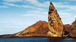 Символ островов — скала, чьи резкие формы не облагорожены стихиями — стоит тут, словно от сотворения мира