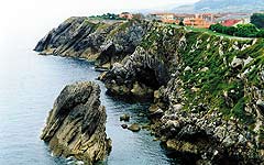 Скалистые берега северо-западного побережья Испании