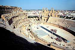 Как и в Риме, в древней Тисдре не пожалели средств на амфитеатр — гигант